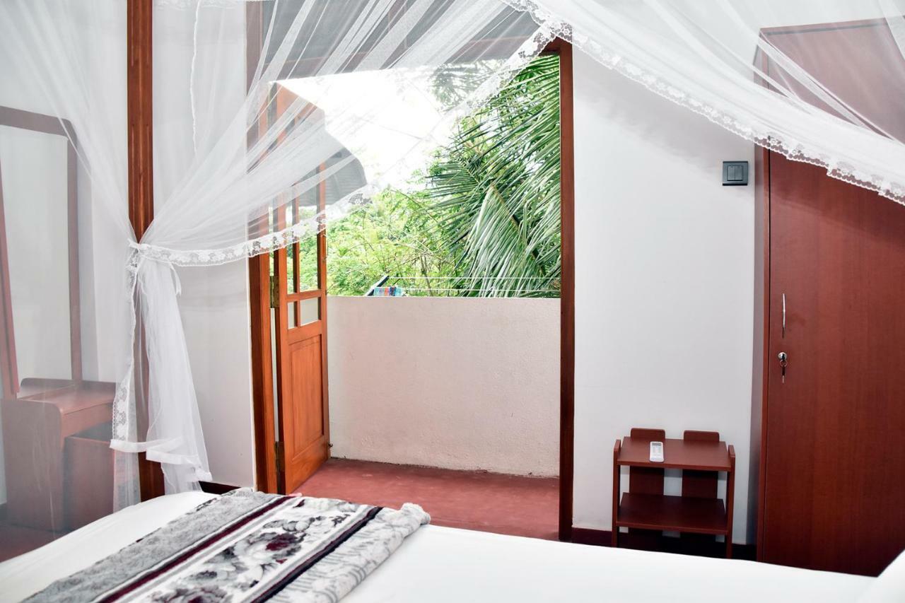 Top Mount Villa Хиккадува Экстерьер фото
